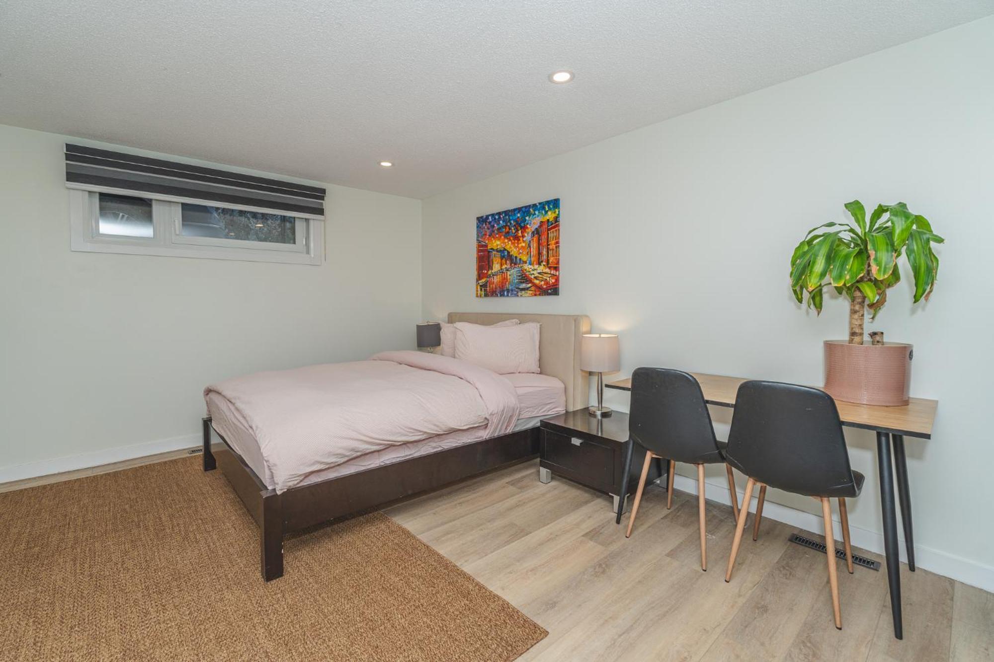 Central Edmonton Family Friendly Home 외부 사진