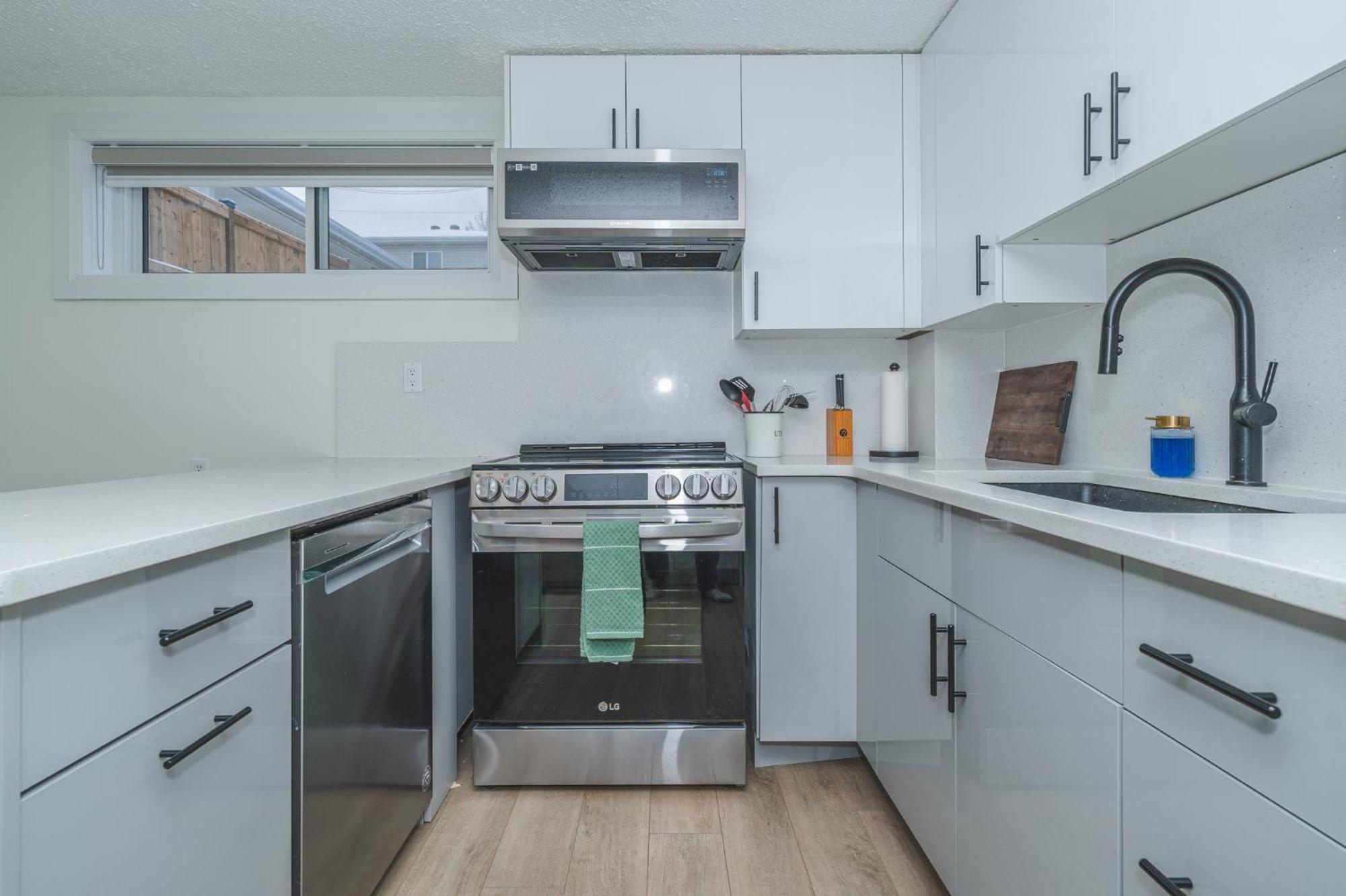 Central Edmonton Family Friendly Home 외부 사진