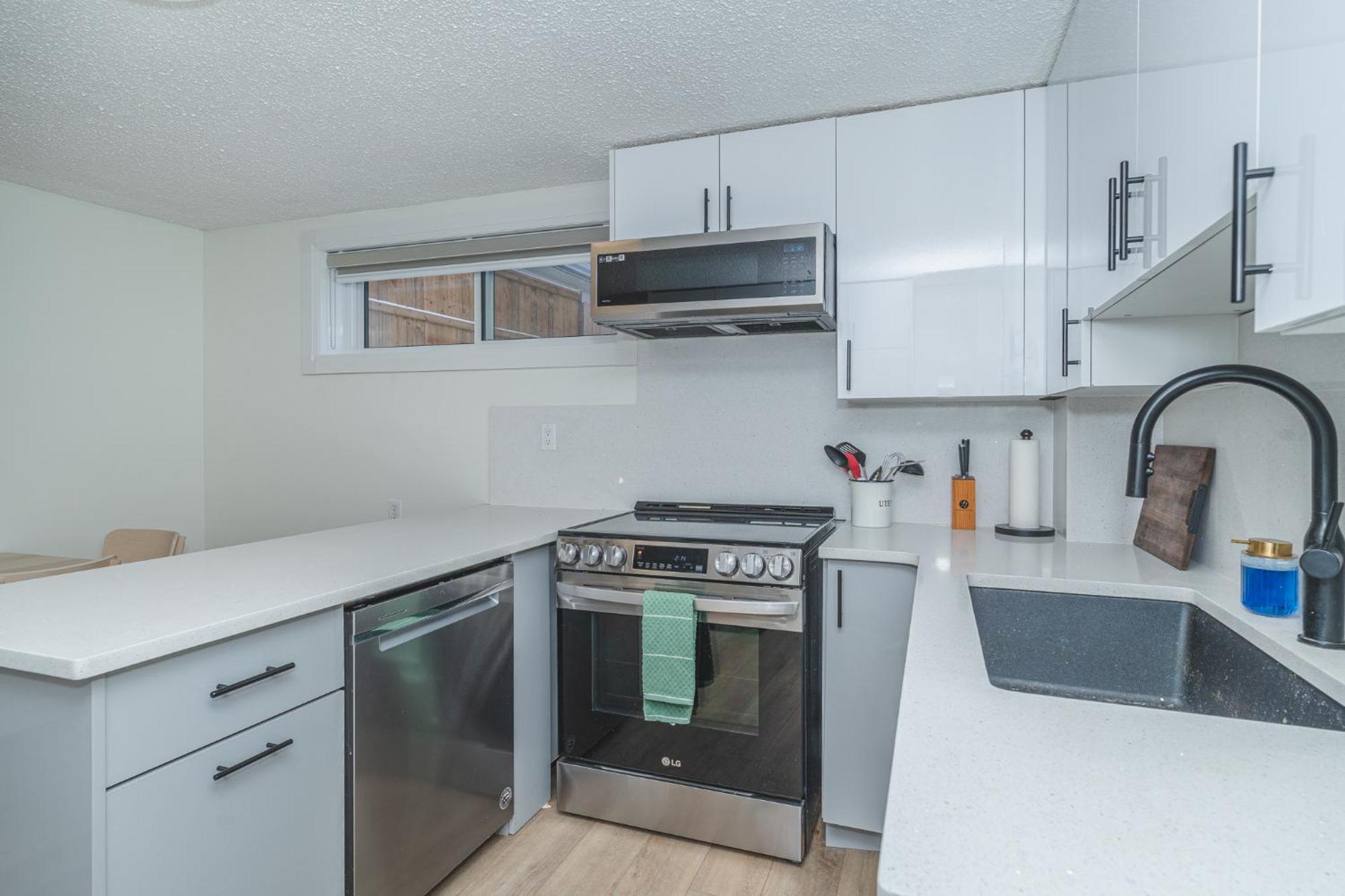 Central Edmonton Family Friendly Home 외부 사진