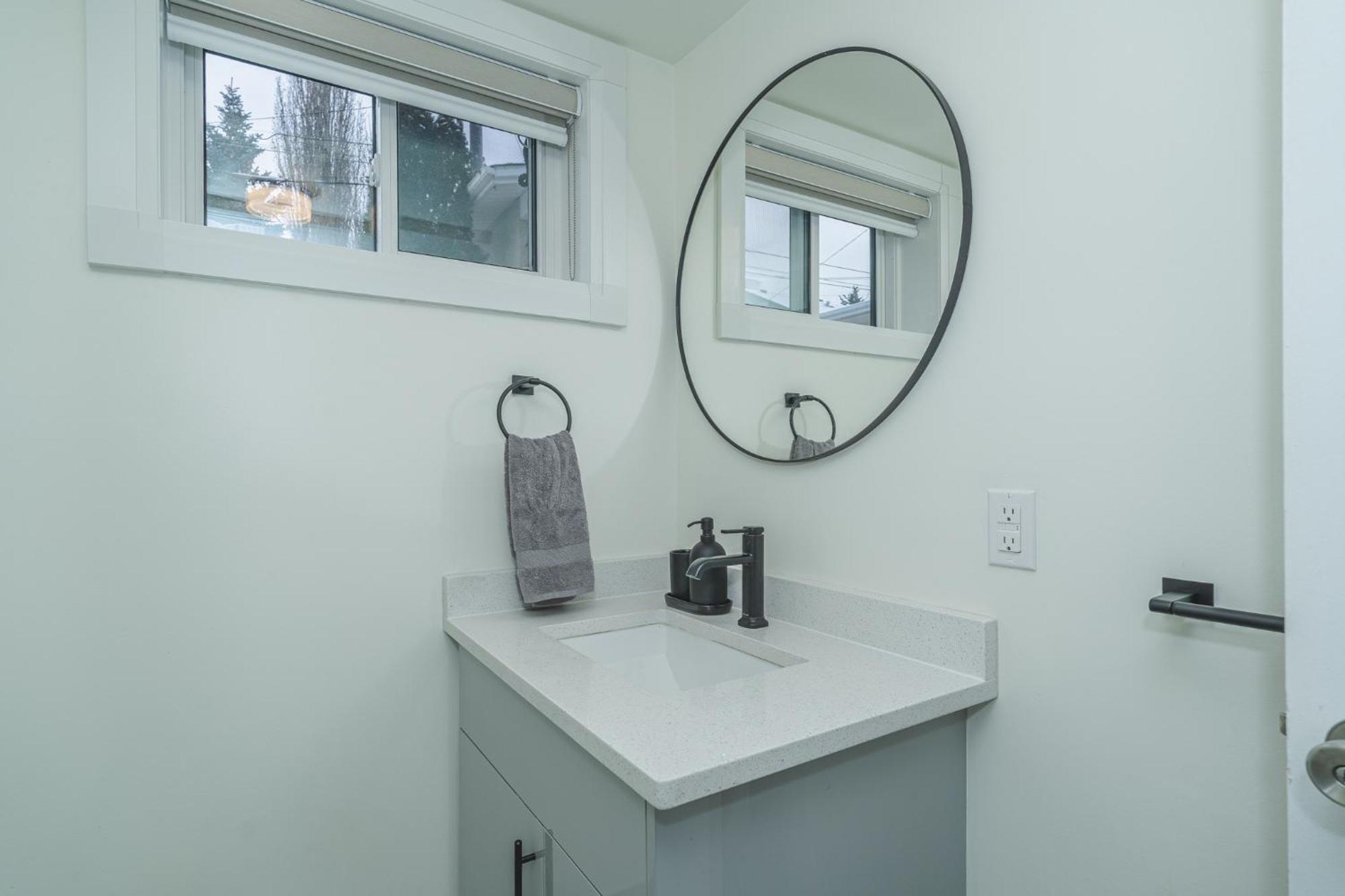 Central Edmonton Family Friendly Home 외부 사진